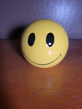 Yellow Smiley Face Ceramic Ball Scouring Pad Holder